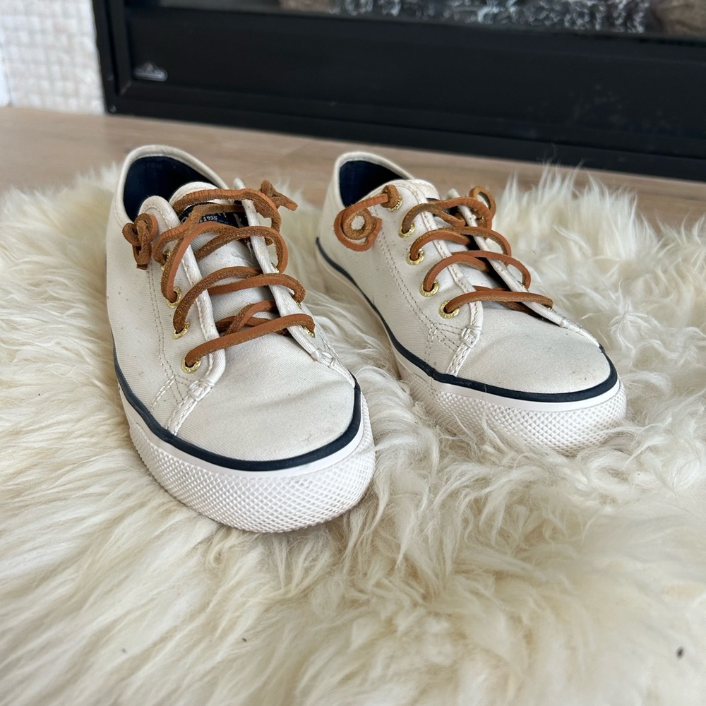 Sperry women’s white boat shoes 7.5 size